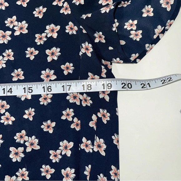 LOFT Outlet Navy Blue & Pink Floral Print Flutter Sleeve Blouse Small Women’s - Picture 6 of 10